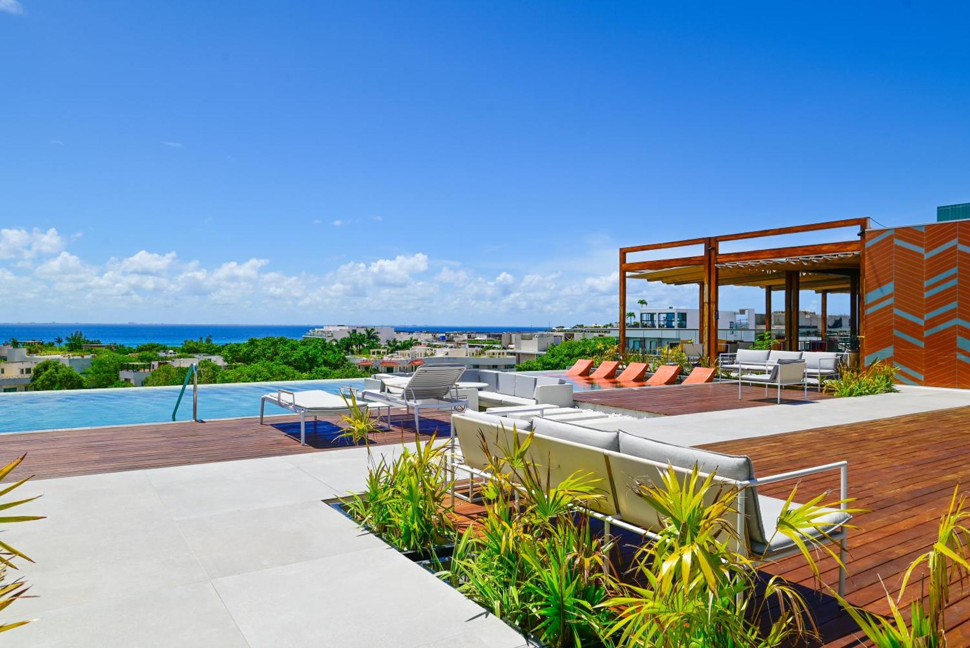 Aloft Playa Del Carmen Hotel Bagian luar foto Rooftop pool at the Grand at Moon Palace