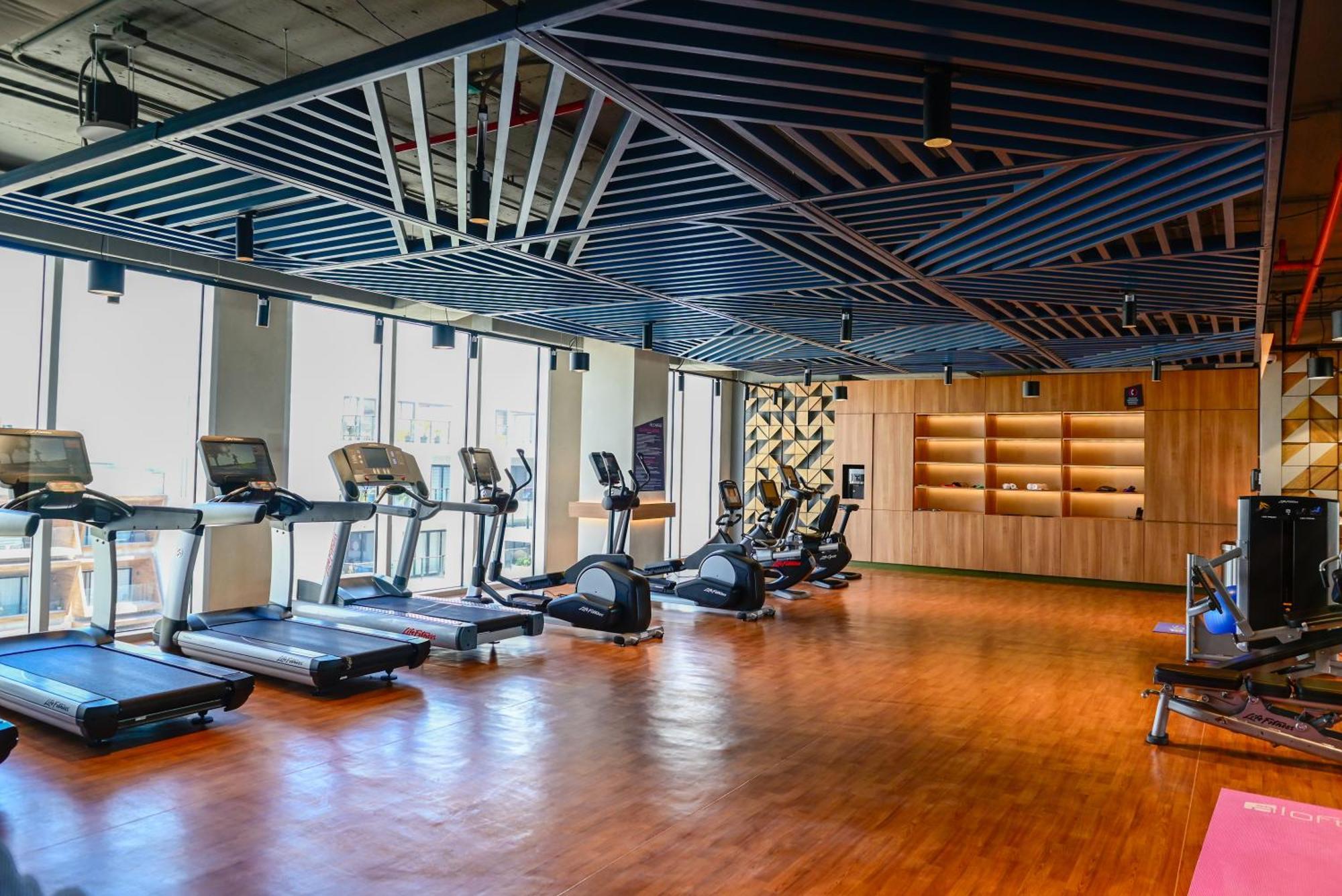 Aloft Playa Del Carmen Hotel Bagian luar foto The gym at the 1018