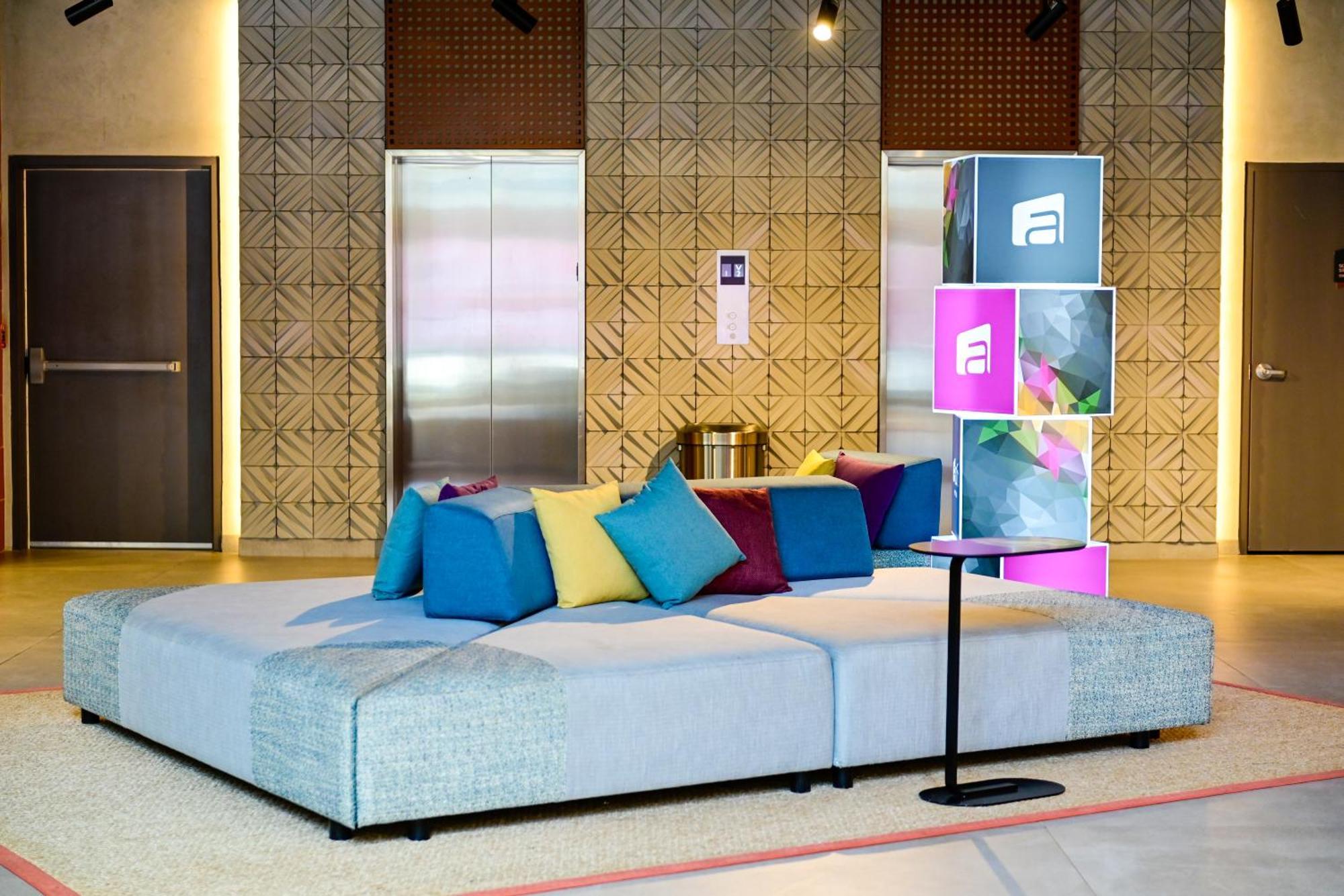 Aloft Playa Del Carmen Hotel Bagian luar foto The lobby of the hotel