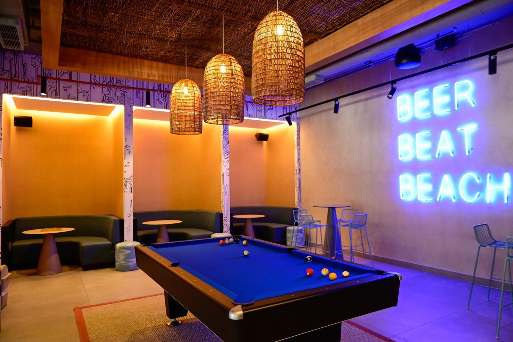 Aloft Playa Del Carmen Hotel Bagian luar foto The interior of the bar