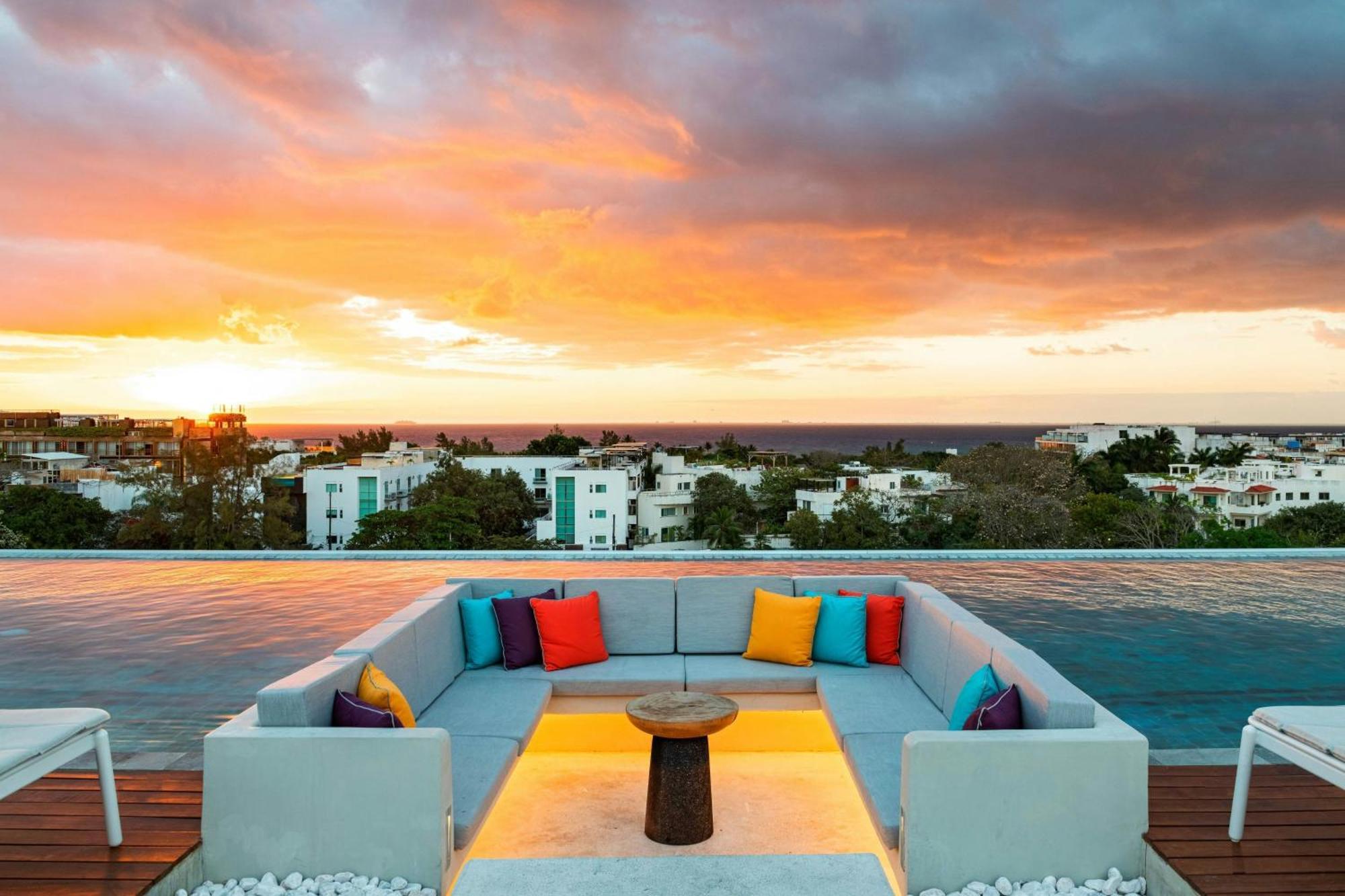 Aloft Playa Del Carmen Hotel Bagian luar foto Sunset at the rooftop pool