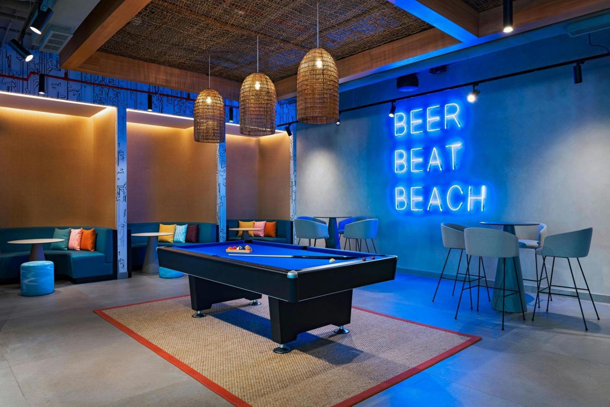 Aloft Playa Del Carmen Hotel Bagian luar foto The pool table at the 2018 edition of the lounge