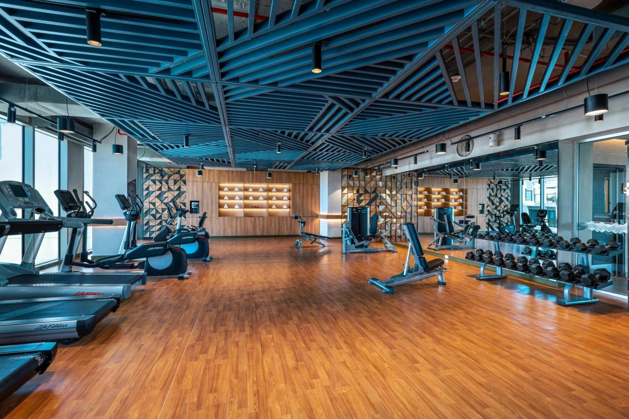 Aloft Playa Del Carmen Hotel Bagian luar foto The gym at the 1018
