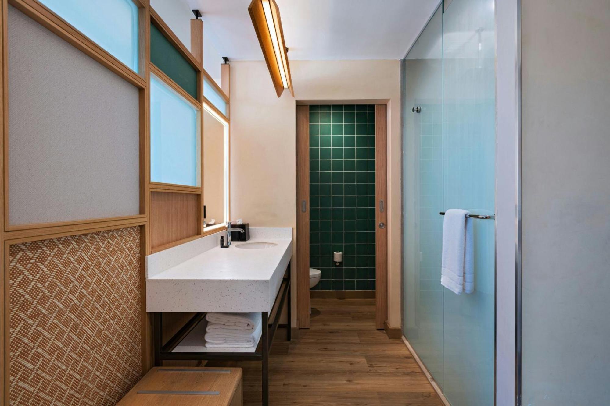Aloft Playa Del Carmen Hotel Bagian luar foto Bathroom